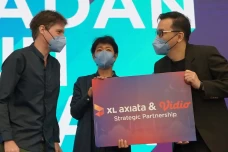 Hadirkan Tayangan Premium,...