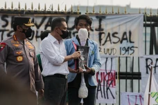 Momen Mahasiswa Hadiahi...