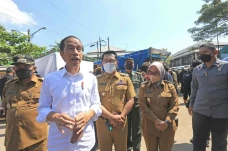 Presiden Jokowi Bagikan...