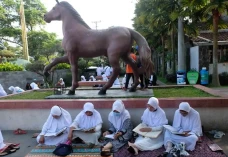 Tadarus Al Quran di...