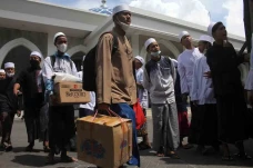 Hindari Kemacetan, Santri...