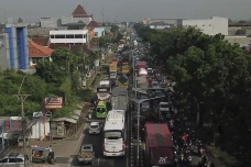 Ribuan Kendaraan Terjebak...