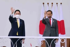 Presiden Jokowi Menerima...