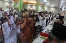 Salat Idul Fitri Masyarakat...