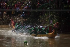 Tradisi Lomba Perahu...