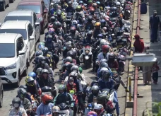 Arus Balik Sepeda Motor...
