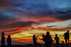Menikmati Senja di Pantai...