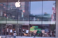 Gerai Terbesar Apple...