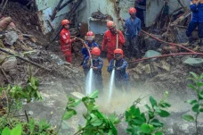 Pencarian Korban Tanah...