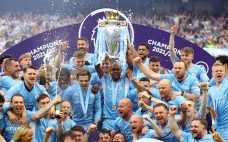 Manchester City Raih...