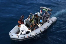TNI AL Evakuasi Korban...