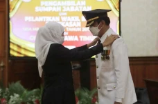 Gubernur Jatim Khofifah...