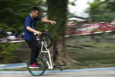 Melihat Latihan Komunitas...
