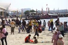 Manfaatkan Libur Nasional,...