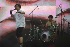 Band Gigi Meriahkan...