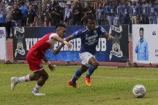 Persib Bandung Bantai...