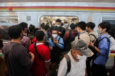 Potret Kepadatan Penumpang...