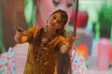 Zia Rilis Single Pertama...