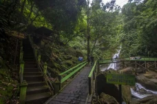 Wisata Air Terjun di...