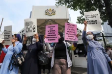 Aksi Unjuk Rasa Protes...