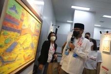 Menparekraf Tinjau Pameran...