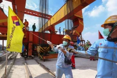 Pemasangan Girder Box...