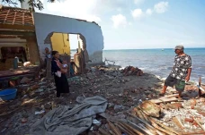 Rumah Warga Rusak Terdampak...