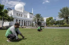 Persiapan Salat Idul...