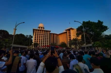 Ribuan Umat Islam Padati...