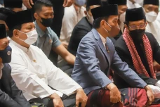 Momen Jokowi Salat Idul...