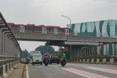 Uji Coba LRT Jabodebek...