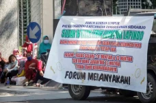 Unjuk Rasa Warga Korban...