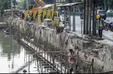 Pembangunan Turap Sungai...