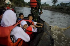 Terdampak Banjir Bandang,...