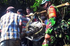 Penemuan Serpihan Pesawat...