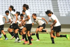 Latihan Timnas Wanita...