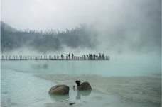 Pesona Wisata Alam Kawah...
