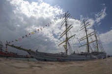 KRI Bima Suci Tiba di...