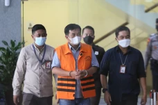 KPK Tahan Heri Sukamto...