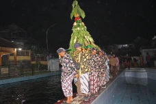 Tradisi Malam Satu Suro...