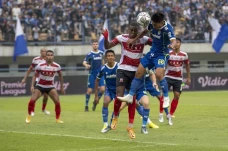 Keok di Kandang, Persib...