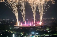Spektakuler, Pesta Kembang...