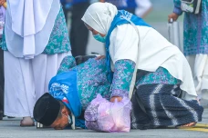 Momen Sujud Syukur Warnai...