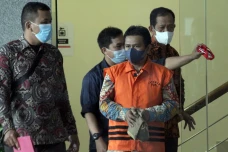 KPK Tahan 3 Tersangka...