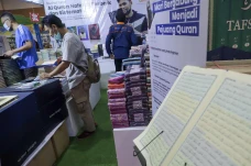 Mengunjungi Islamic...