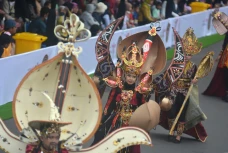 Parade Busana World...
