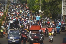 Demo Buruh Tolak Upah...
