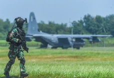 Latihan Militer Bersama...