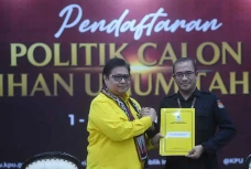 Partai Golkar Daftar...