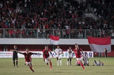 Bungkam Myanmar, Timnas...